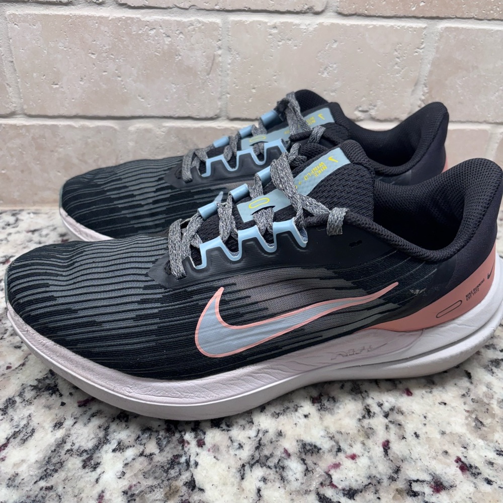 Size 10 - Nike‎ Air Winflo 9 Black Light Madder Root Women’s